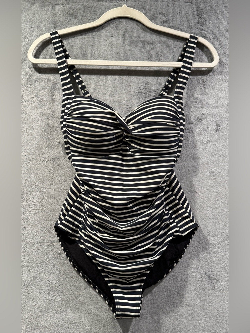 NipTuck Multi Fit Cup Twist Front Blue One Piece Striped Swim Size 6 Nautical